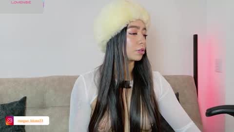 Megan Bluee online show from 27, 2, 2026