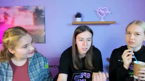 Snapshot of megan_cold chatting on 20, 10, 2025 megan_cold online show from 20, 10, 2025