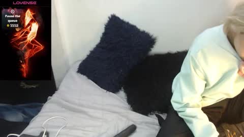 Snapshot of megan_coop3r_ chatting on 16, 11, 2025 Megan and sophi online show from 16, 11, 2025