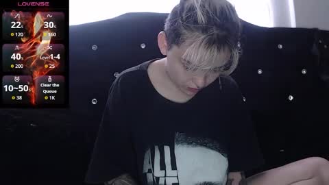 Snapshot of megan_coop3r_ chatting on 21, 11, 2025 Megan and sophi online show from 21, 11, 2025