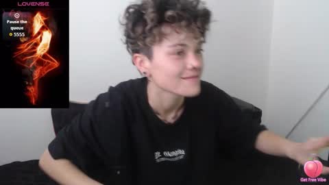 Snapshot of megan_coop3r_ chatting on 30, 11, 2025 Megan and sophi online show from 30, 11, 2025