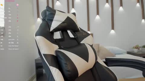 MEGAN COOPER online show from 1, 12, 2025