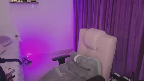                 Laura                 online show from 14, 1, 2025