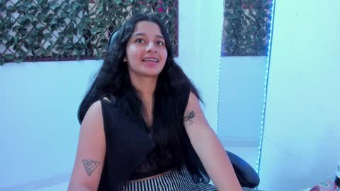 megan white 01  online show from 16, 1, 2025