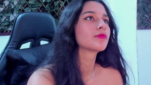 megan white 01  online show from 18, 1, 2025