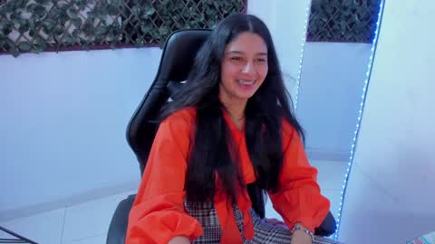 megan white 01  online show from 28, 1, 2025