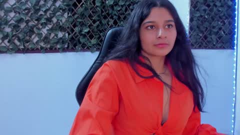 megan white 01  online show from 28, 1, 2025