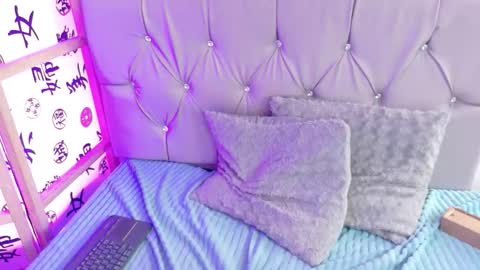 Snapshot of megan_xoxo1 chatting on 24, 11, 2025 Megan online show from 24, 11, 2025