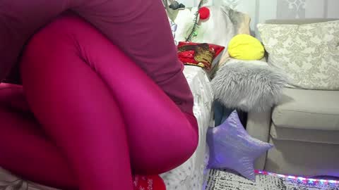 Snapshot of meganfox3325 chatting on 6, 12, 2024 Nicki--------- Welcome to my Room online show from 6, 12, 2024