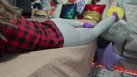 Snapshot of meganfox3325 chatting on 18, 1, 2025 Nicki--------- Welcome to my Room online show from 18, 1, 2025