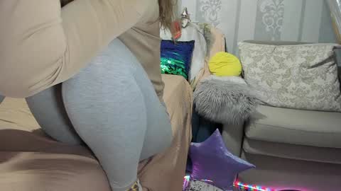 Snapshot of meganfox3325 chatting on 27, 1, 2025 Nicki--------- Welcome to my Room online show from 27, 1, 2025