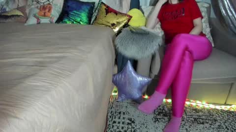 Snapshot of meganfox3325 chatting on 4, 3, 2025 Nicki--------- Welcome to my Room online show from 4, 3, 2025