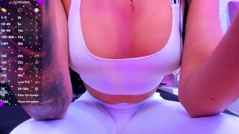 Snapshot of meganfoxxi_ chatting on 4, 1, 2025 MeganFOXXI online show from 4, 1, 2025
