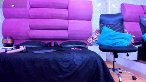 Snapshot of meganfoxxi_ chatting on 1, 2, 2025 MeganFOXXI online show from 1, 2, 2025