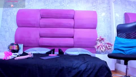 Snapshot of meganfoxxi_ chatting on 7, 2, 2025 MeganFOXXI online show from 7, 2, 2025