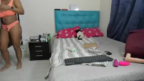 Snapshot of meganhotxx2 chatting on 11, 3, 2025 megan online show from 11, 3, 2025