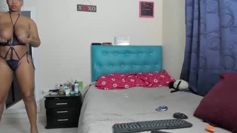 Snapshot of meganhotxx2 chatting on 12, 3, 2025 megan online show from 12, 3, 2025