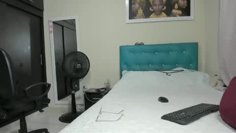 Snapshot of meganhotxx2 chatting on 16, 9, 2025 megan        online show from 16, 9, 2025