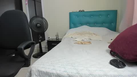 Snapshot of meganhotxx2 chatting on 19, 9, 2025 megan        online show from 19, 9, 2025