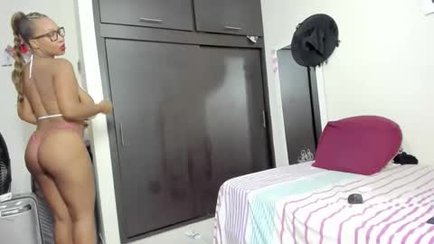 Snapshot of meganhotxx2 chatting on 22, 10, 2025 megan        online show from 22, 10, 2025