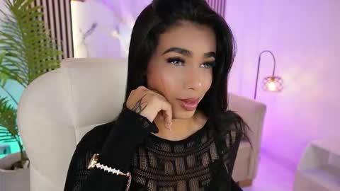 Megan Lowell online show from 21, 11, 2025