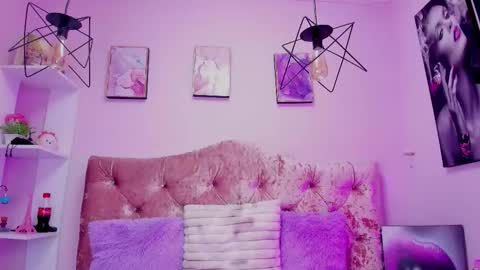 Megann Noa  online show from 5, 11, 2025