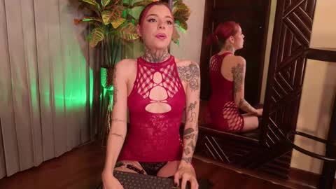 Snapshot of meganreed_ chatting on 29, 10, 2025 Megan online show from 29, 10, 2025