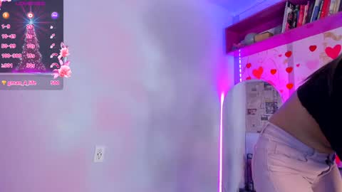 Snapshot of meganthompsonn chatting on 7, 2, 2025 Megan online show from 7, 2, 2025