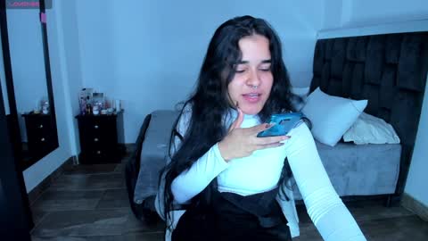 Megan Xue online show from 5, 2, 2025