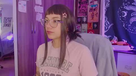 Melissa  -  -  Please help me to reach 100 thumbs up online show from 24, 11, 2025