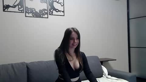 Snapshot of meladams chatting on 16, 12, 2024 meladams online show from 16, 12, 2024