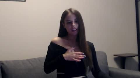 Snapshot of meladams chatting on 28, 10, 2025 meladams online show from 28, 10, 2025