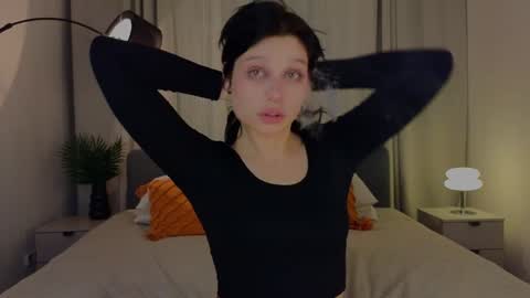 Snapshot of melan1e_ chatting on 8, 12, 2024 mel online show from 8, 12, 2024