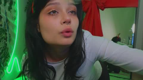 Snapshot of melan1e_ chatting on 25, 12, 2024 mel online show from 25, 12, 2024