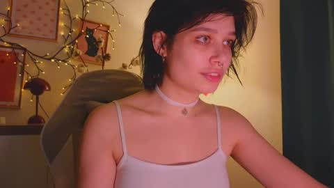 Snapshot of melan1e_ chatting on 2, 2, 2025 mel online show from 2, 2, 2025