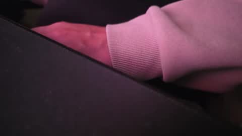 Snapshot of melandubai chatting on 21, 6, 2026 MelanDubai online show from 21, 6, 2026