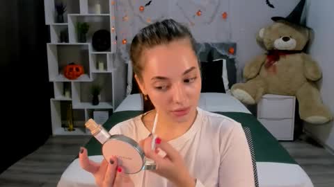 MelanieAlves online show from 15, 10, 2025