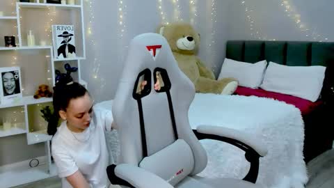 Snapshot of melaniealves chatting on 7, 2, 2026 MelanieAlves online show from 7, 2, 2026