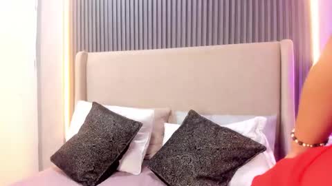 Snapshot of melanieroah1 chatting on 3, 11, 2025 MelanieRoah online show from 3, 11, 2025