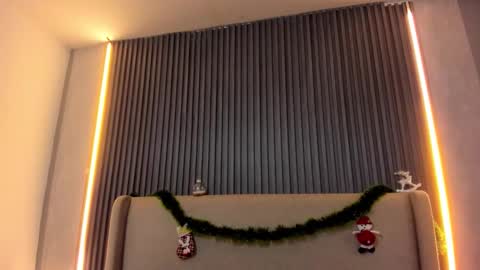 Snapshot of melanieroah1 chatting on 20, 12, 2025 MelanieRoah online show from 20, 12, 2025