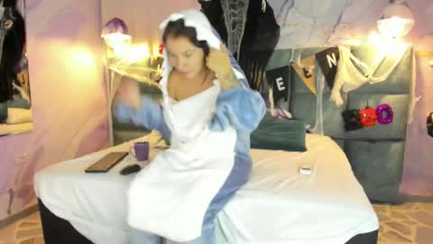 Snapshot of melanieroux chatting on 28, 10, 2025 Melanie Roux online show from 28, 10, 2025