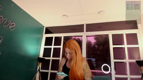 Snapshot of melanieroux chatting on 6, 11, 2025 Melanie Roux online show from 6, 11, 2025