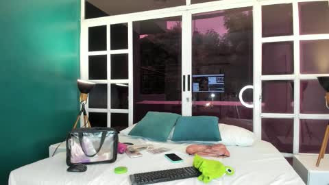 Snapshot of melanieroux chatting on 8, 11, 2025 Melanie Roux online show from 8, 11, 2025