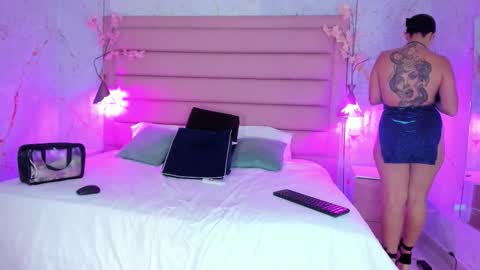 Snapshot of melanieroux chatting on 28, 11, 2025 Melanie Roux online show from 28, 11, 2025