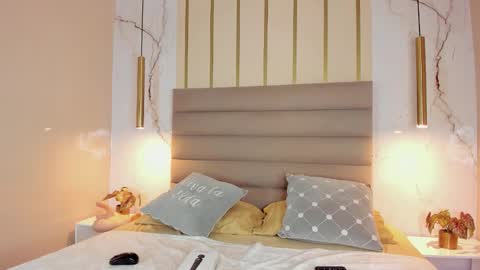 Snapshot of melanieroux chatting on 14, 1, 2026 Melanie Roux online show from 14, 1, 2026