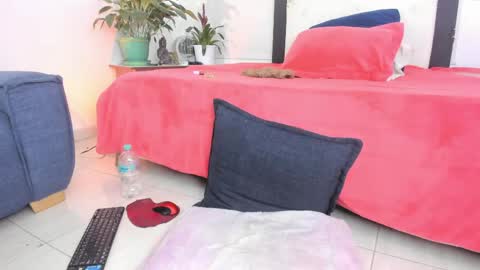 melaniie_roussel online show from 27, 5, 2026