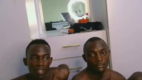 Snapshot of melanin_hotguys chatting on 27, 2, 2025 MEDDY AND Faizal online show from 27, 2, 2025