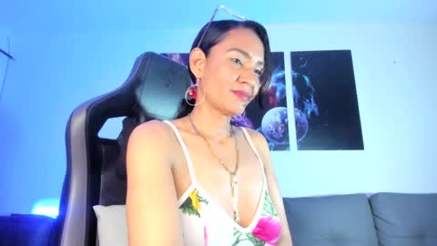melannia_hills online show from 1, 2, 2025