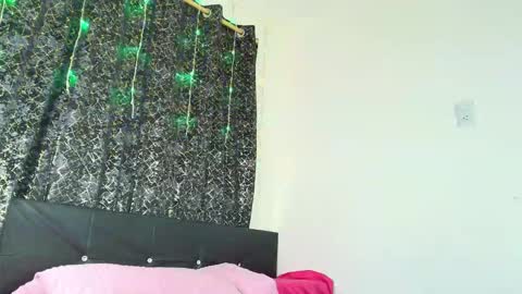 melannia_hills online show from 19, 9, 2025