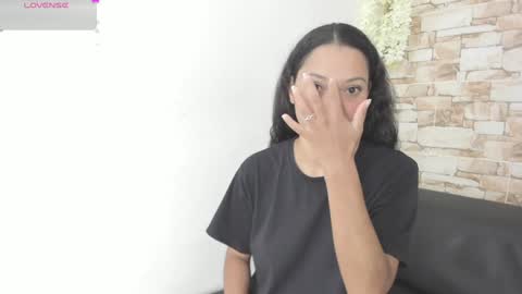 melannie roses online show from 30, 1, 2025